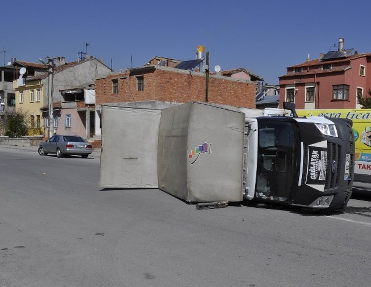 Kayseri\'de Trafik Kazası: 2 Yaralı