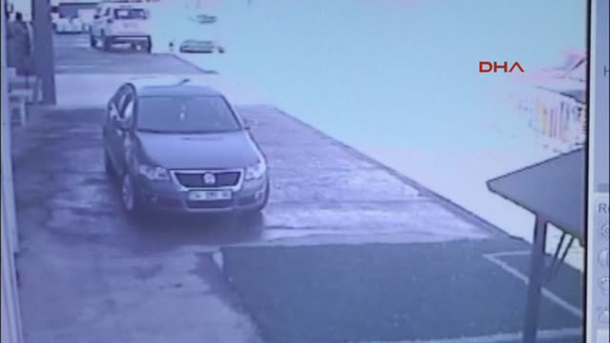 Kaza Anı Güvenlik Kamerasına Yansıdı