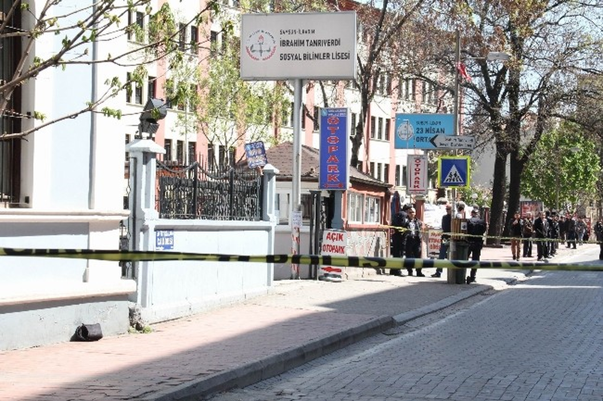 Samsun\'da Okul Önünde Şüpheli Çanta Paniği
