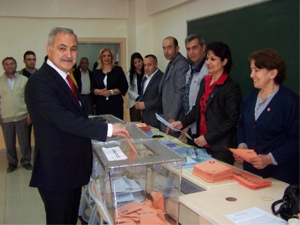 Osmaniye\'de MHP\'li Belediye Başkanı Tekrar Seçildi
