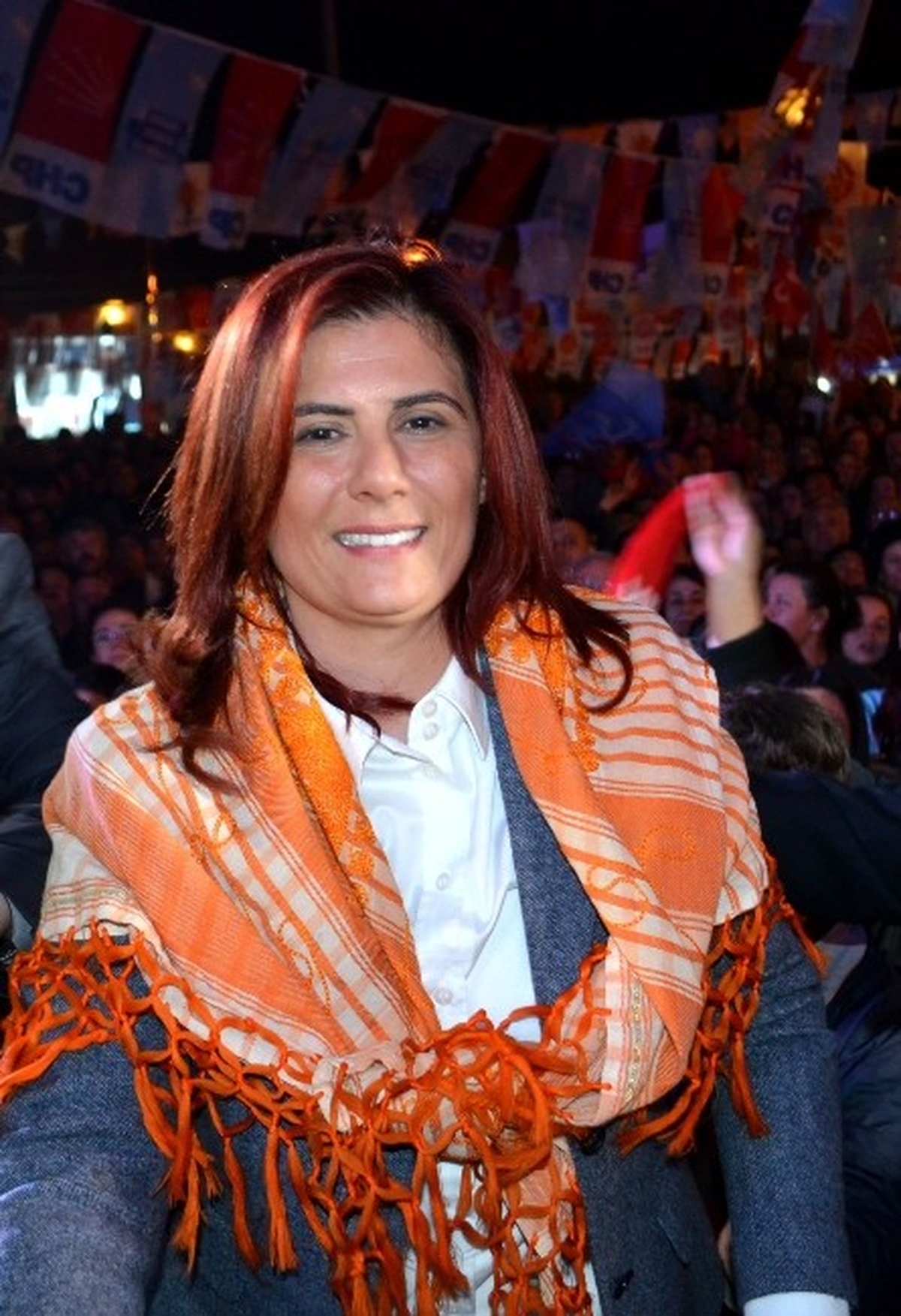 Özlem Çerçioğlu, Söke\'de Rakiplerine Fark Attı
