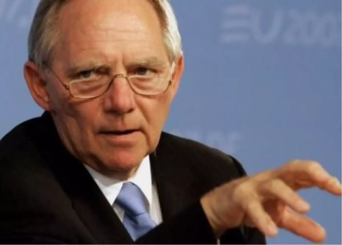 Schaeuble\'nin Putin\'i Hitler\'e Benzetmesine Tepki