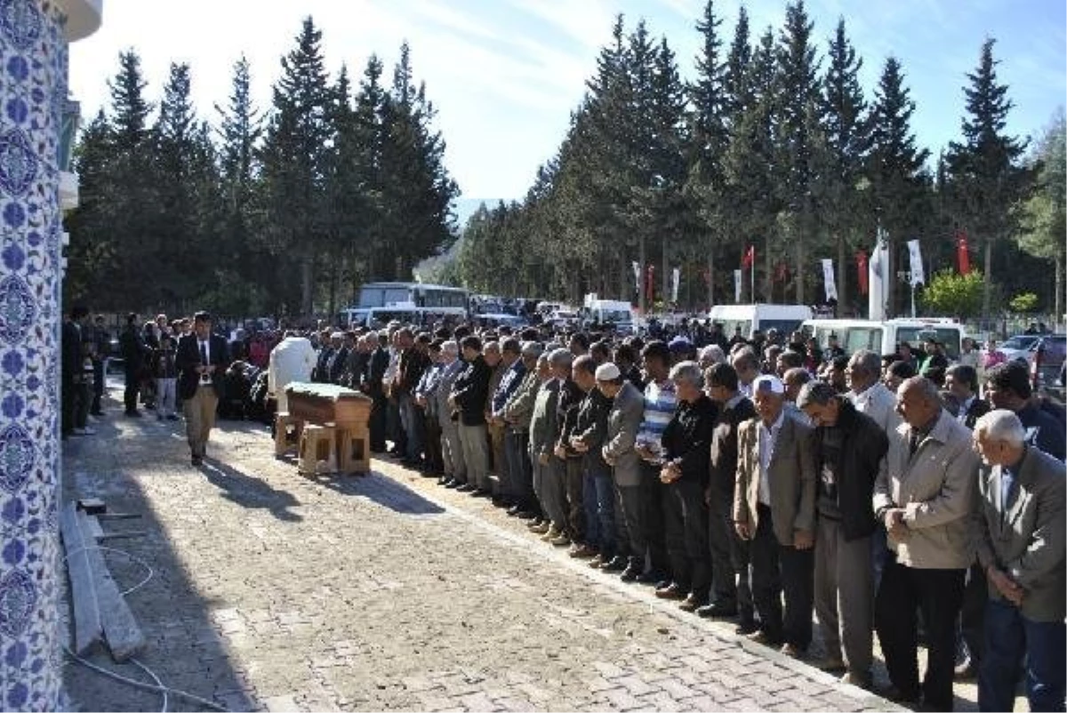 Kırıkhan\'da Seçim Kavgasında Ölenler Defnedildi