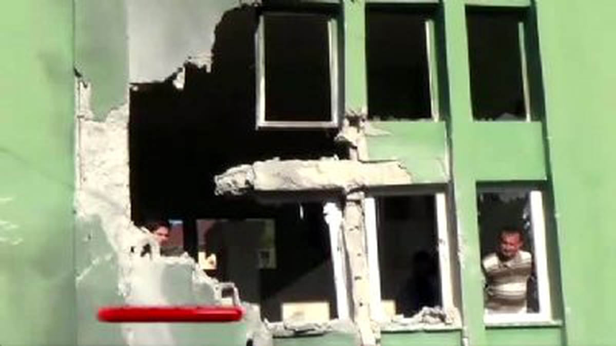 Suriye Roketi Yayladağı\'nda Camiyi Vurdu: 1 Yaralı