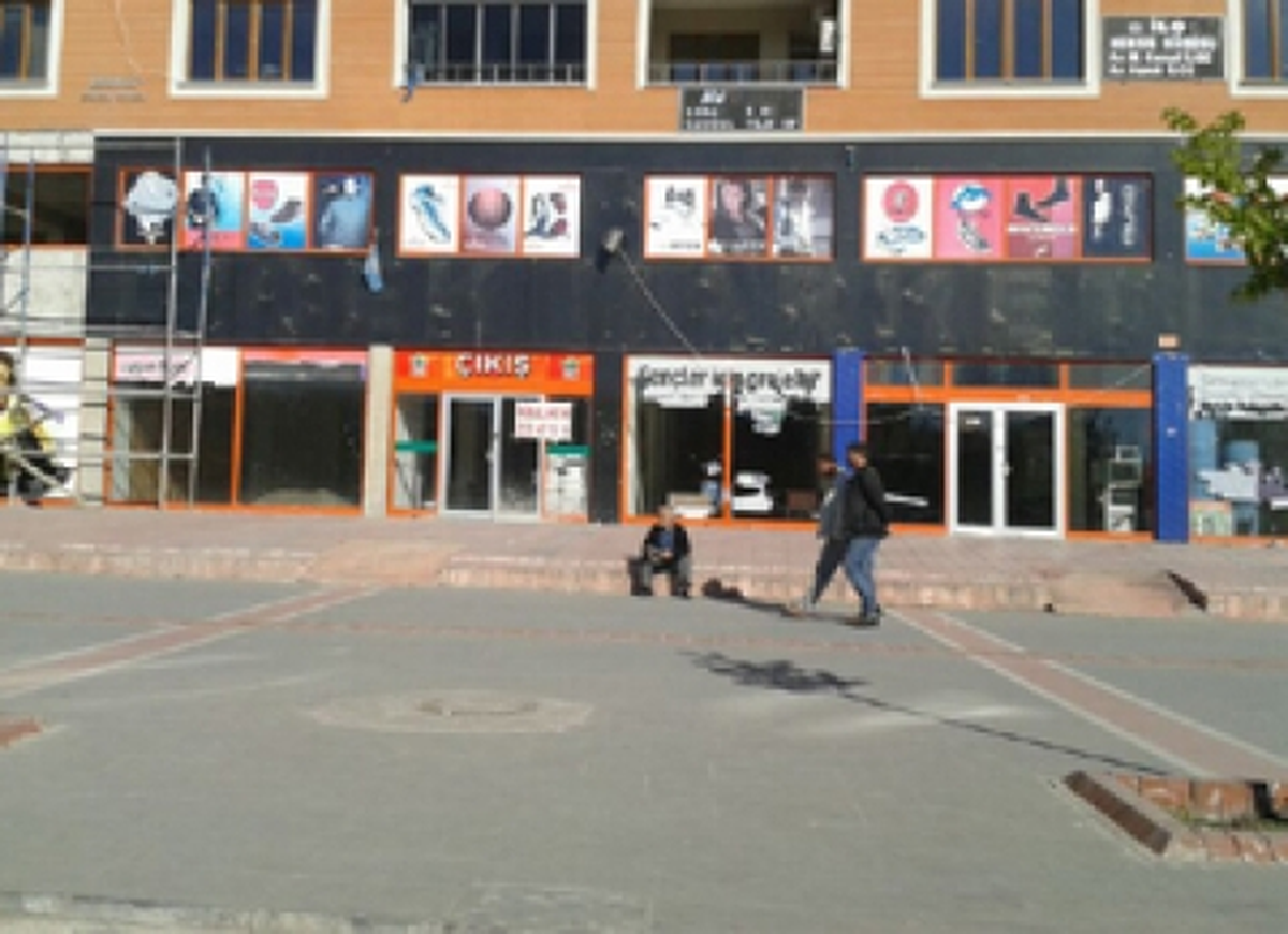 AK Parti Lokali Erken Kapandı
