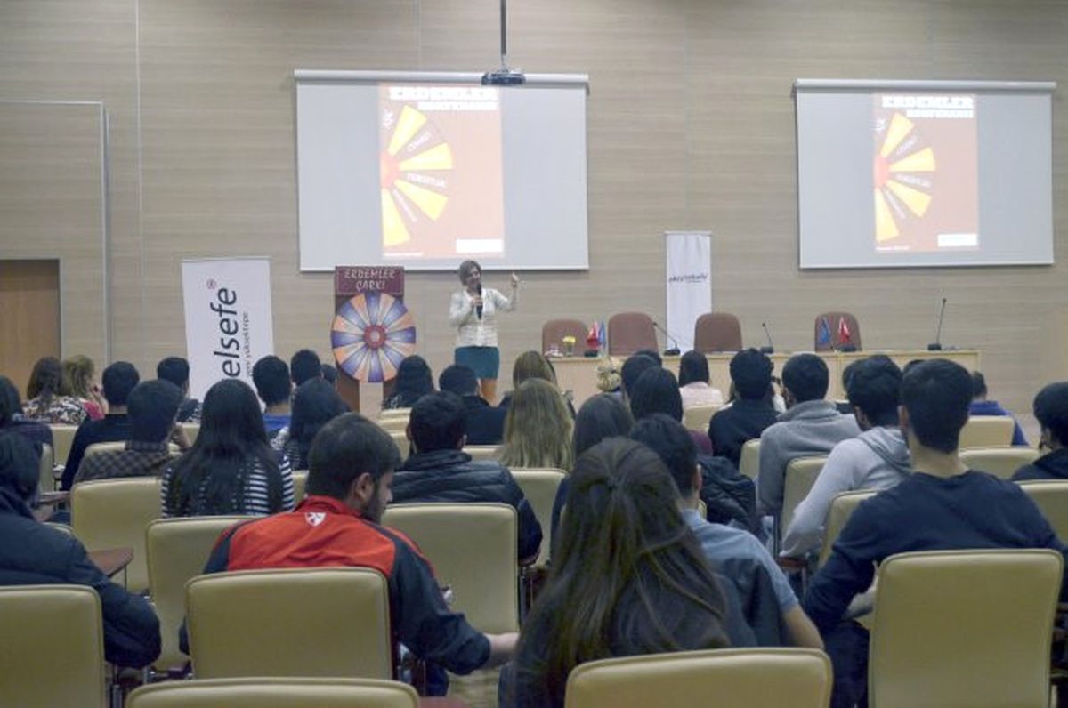 Anadolu Üniversitesi\'nde Erdemler Konferansı Gerçekleşti
