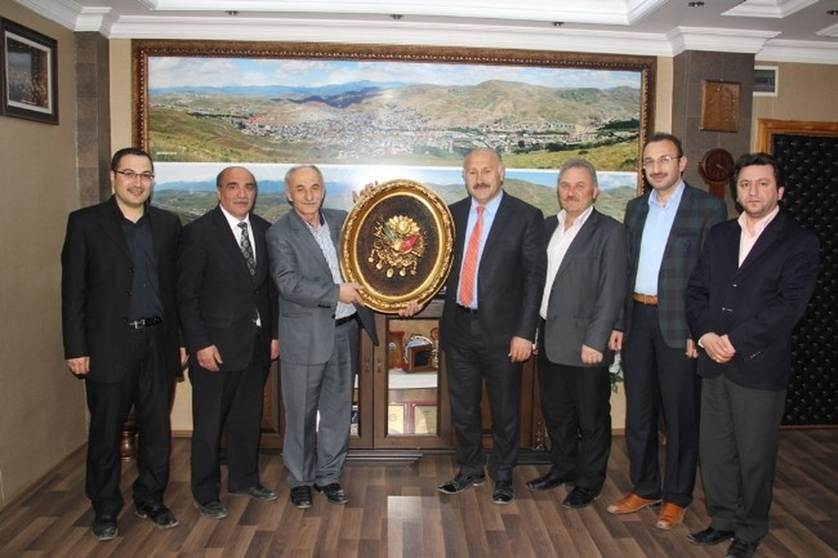 Bayburt Sivil Toplum Platformu\'ndan Belediye Başkanı Polat\'a Şükran Ziyareti
