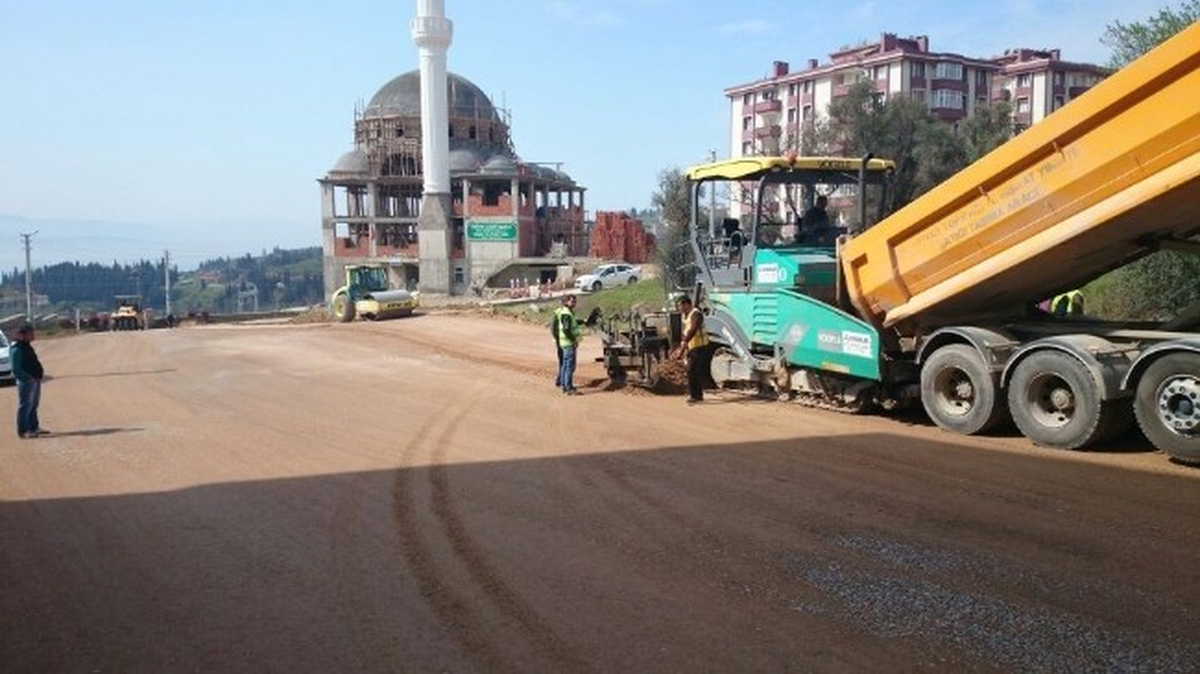 Gebze\'de Asfaltlama Çalışmaları Devam Ediyor