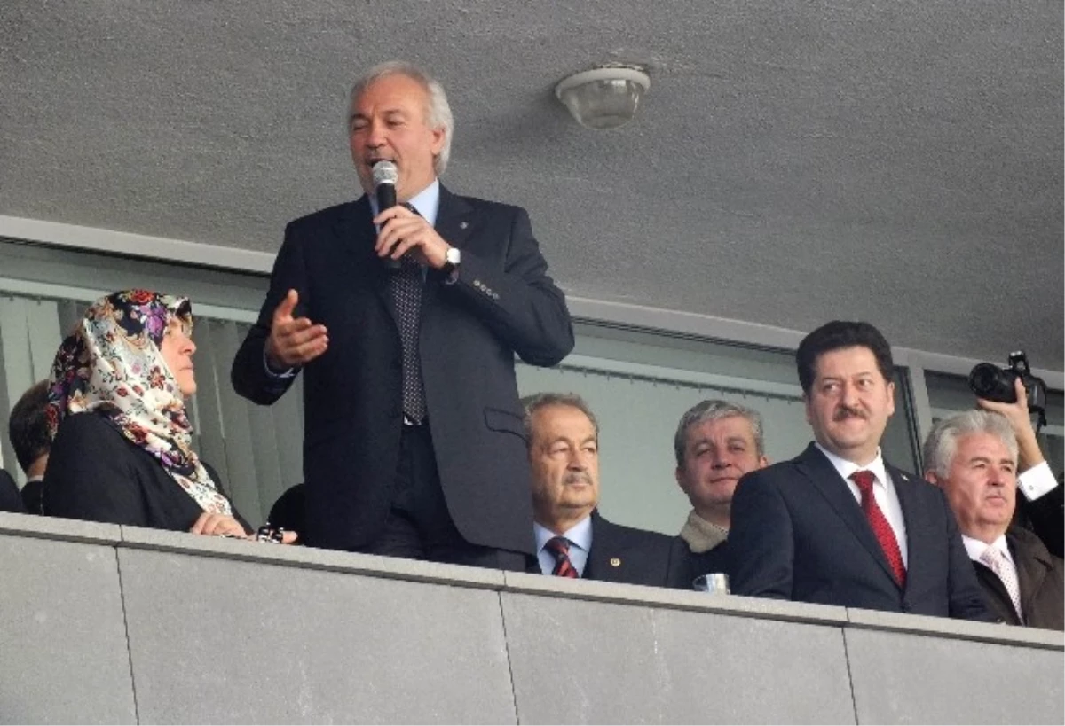 Kamil Saraçoğlu da Balkon Konuşması Yaptı