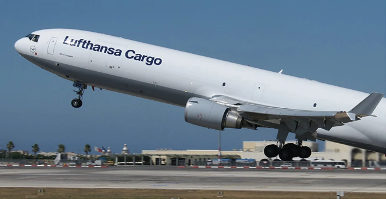 Lufthansa Uçağında Saldırı, Hostes ve 2 Görevli Yaralandı