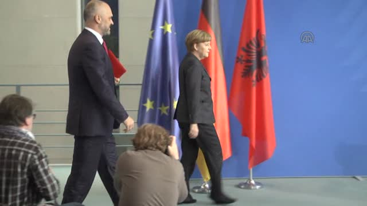 Merkel, Arnavutluk Başbakanı Rama ile görüştü -