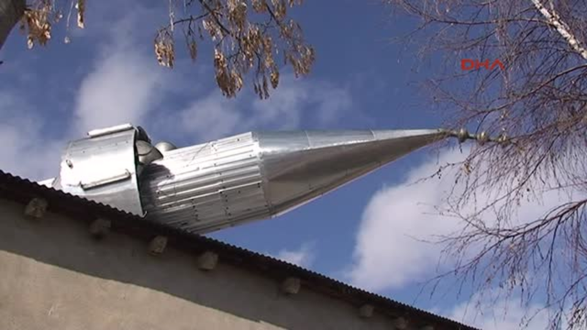 Minaresi Yıkılan Camiye Cemaat Korkudan Giremiyor