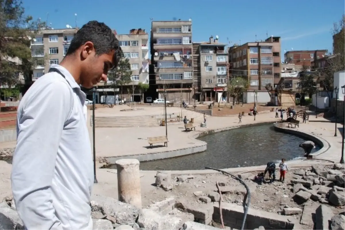 Tarihi Anzele Çeşmesi Çocukların Oyun Alanına Döndü