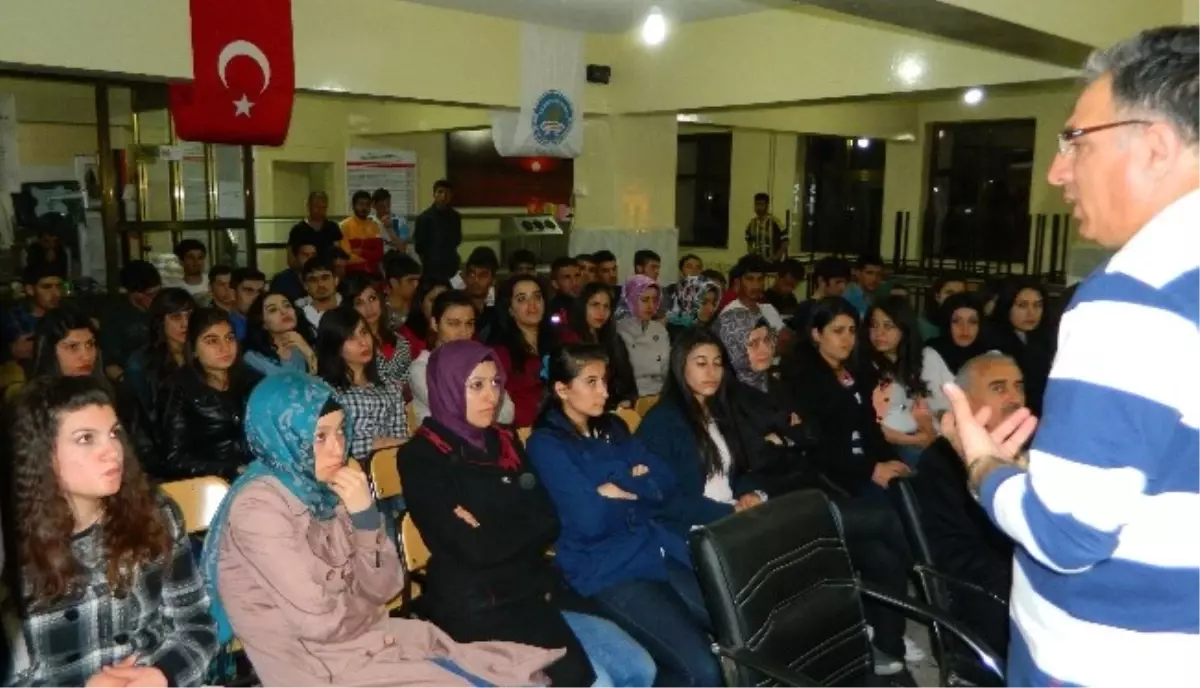 Tatvan KYK\'da Öğrencilere Eğitim Semineri Verildi