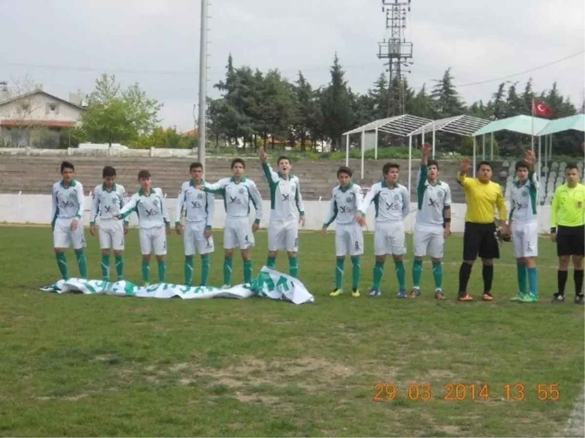 Urla Gençlik U 16 Futbol Ekibi Şampiyon Oldu