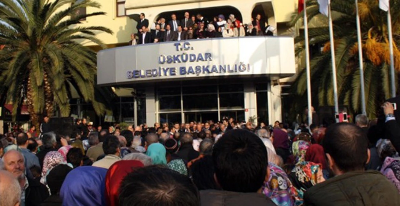 Üsküdar\'da Hilmi Türkmen Sembolik Olarak Göreve Başladı