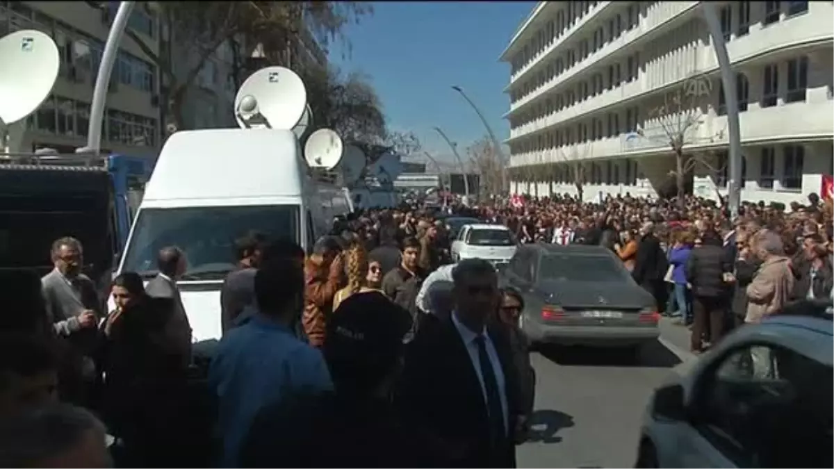 YSK Önünde Protesto