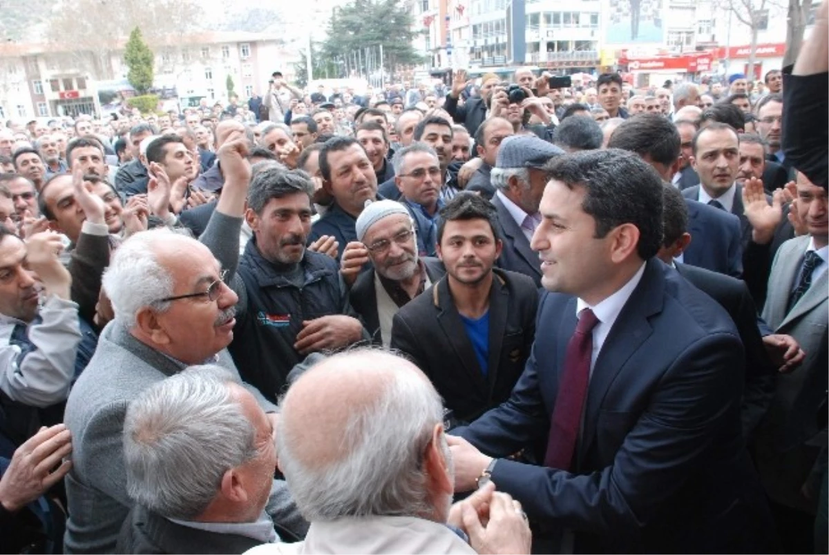 AK Parti\'nin En Genç Belediye Başkanı Görevini Devraldı