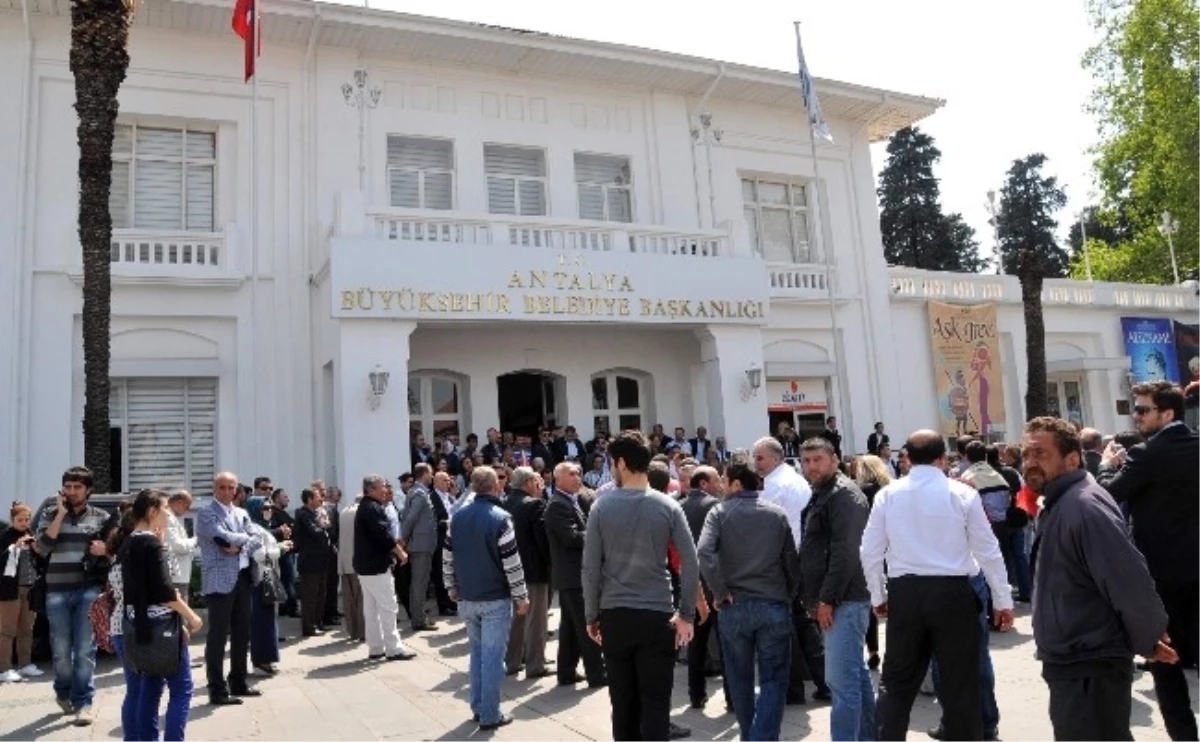 Antalya Büyükşehir Belediyesine AK Parti Ablukası