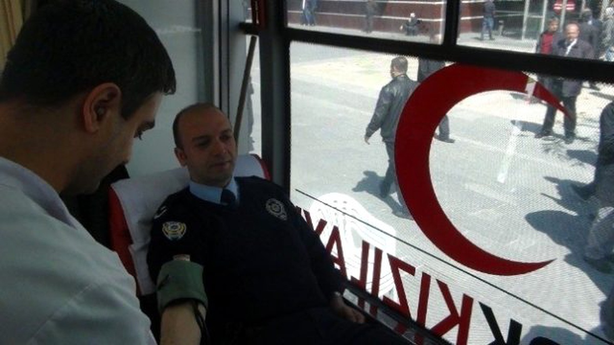 Tatvan\'da Polis Kan Bağışı Kampanyası Düzenledi