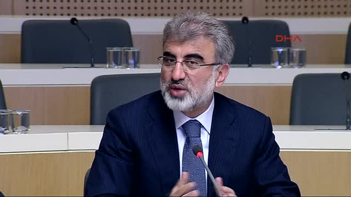 Bakan Yıldız Gezi Parkı\'nda Ağaçların Arkasına Sığınanlar Seçimlerde Elektrik Direklerin Arkasına...