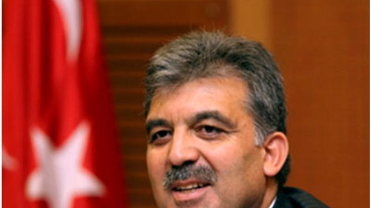 Gül, Van\'ın Kurtuluş Yıldönümünü Kutladı