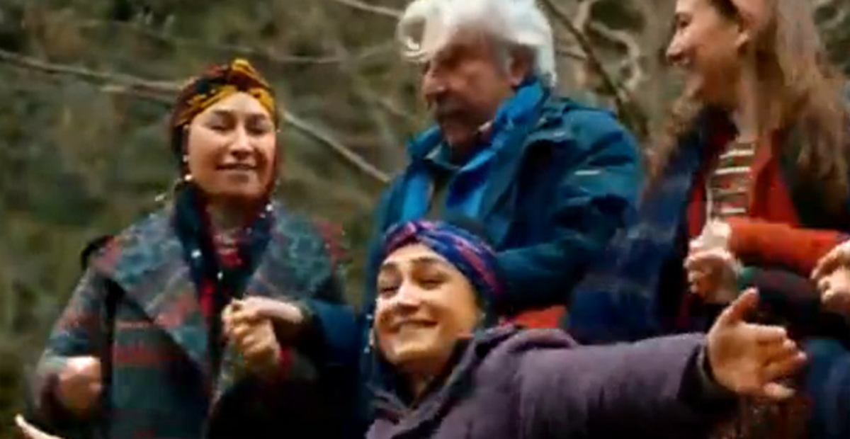 Demet Akbağ ve Erdal Özyağcılar'dan Seçim Şarkısı!