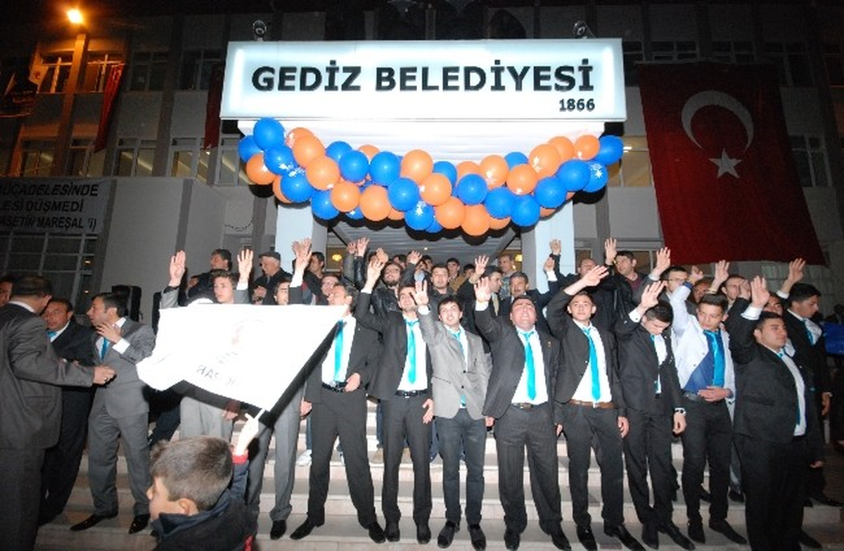 Gediz Belediye Başkanı Saraoğlu, Seçmenleriyle Üçüncü Zaferini Kutladı