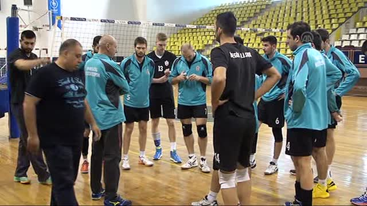 İnegöl Belediyespor Erkek Voleybol Takımı Antrenörü Mestan