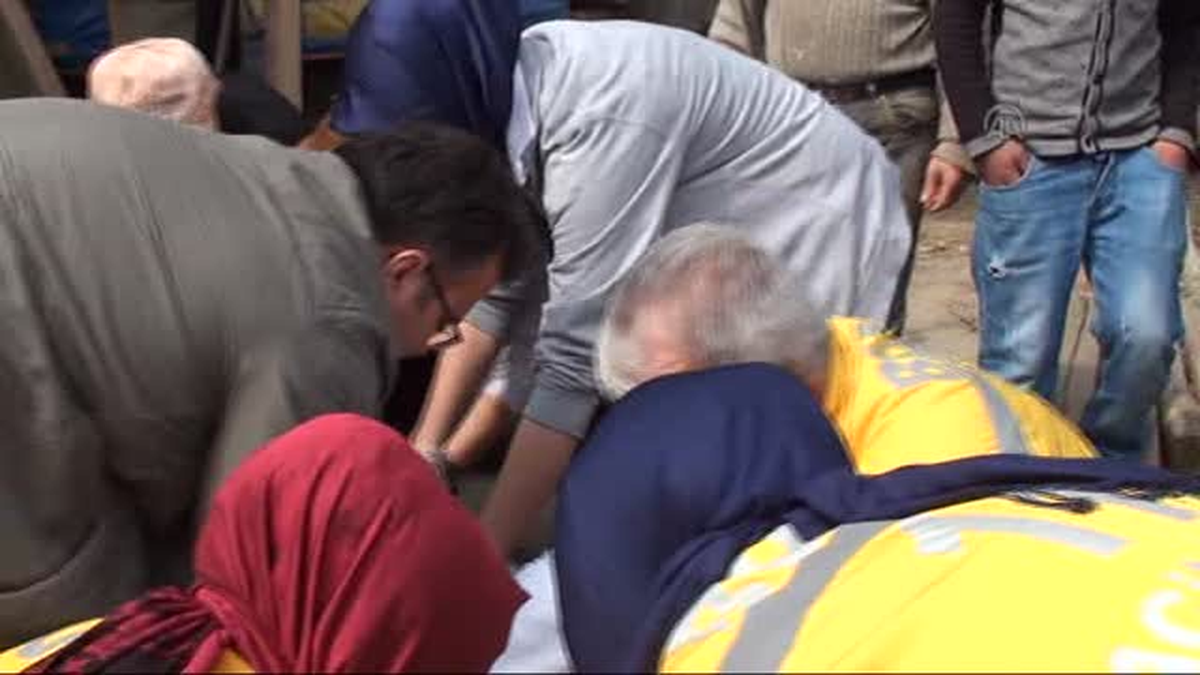 İnegöl\'de üzerine tomruk devrilen işçi yaralandı -