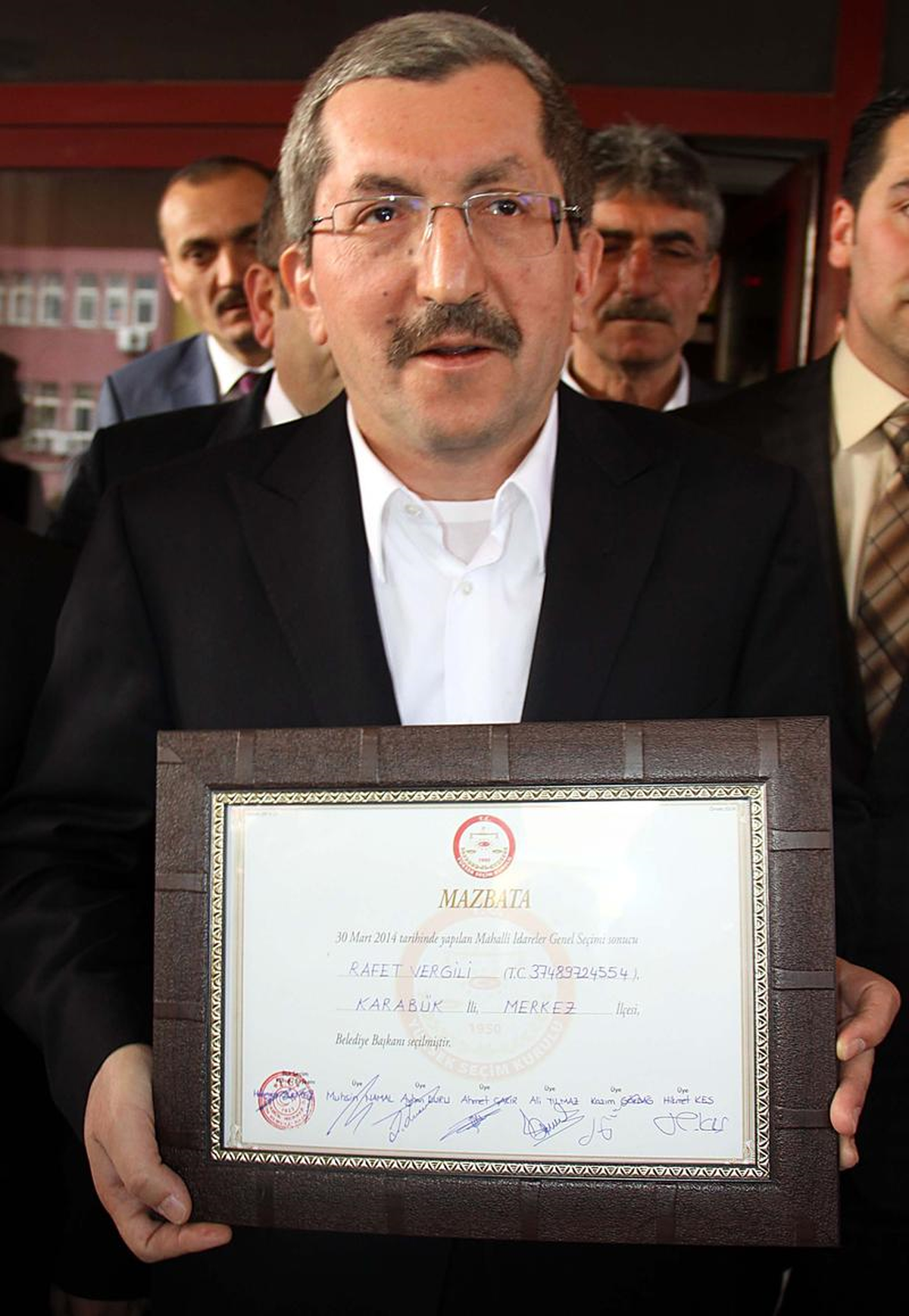 Karabük Belediye Başkanı Vergili, Mazbatasını Aldı