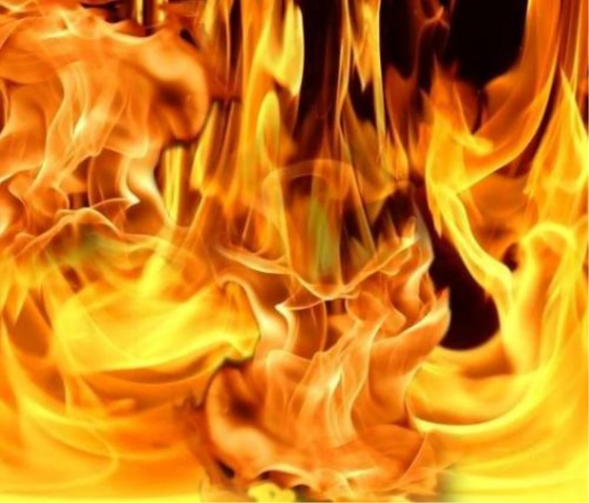 Kırşehir\'de Otomobil Yangını: 1 Yaralı
