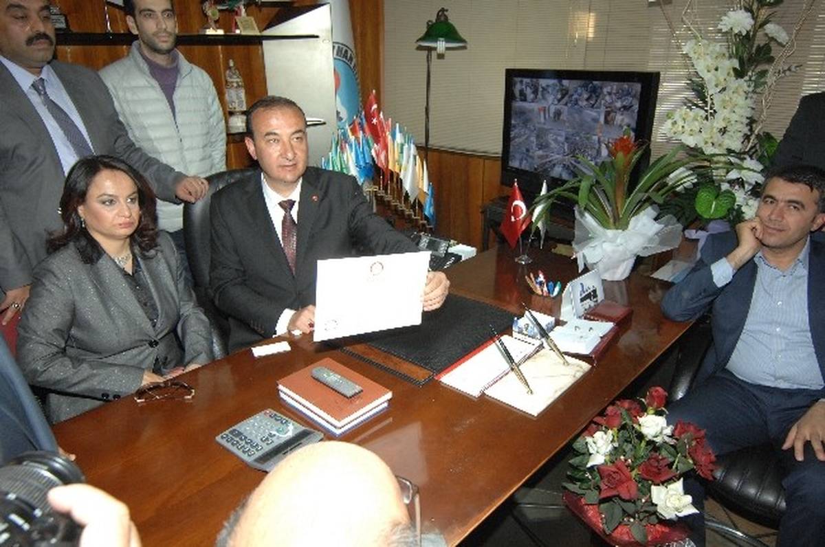 Mazbatasını Alan Öztürk Görevine Başladı