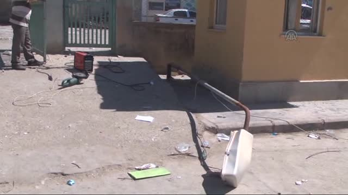 Molotofkokteyli atılan okulda eğitime ara verildi -