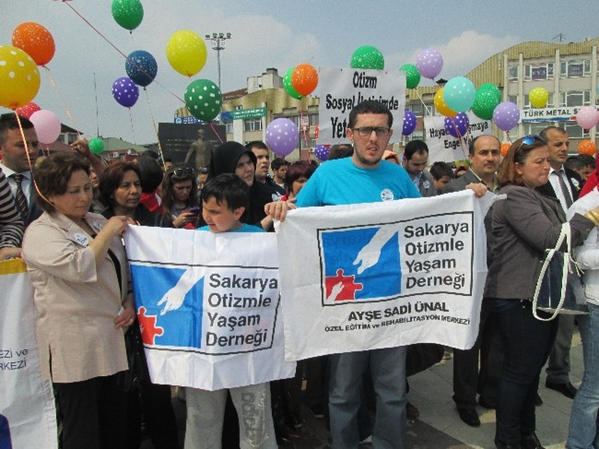 Otistik Çocukların Sorunlarına Dikkat Çekmek İçin Yürüdüler