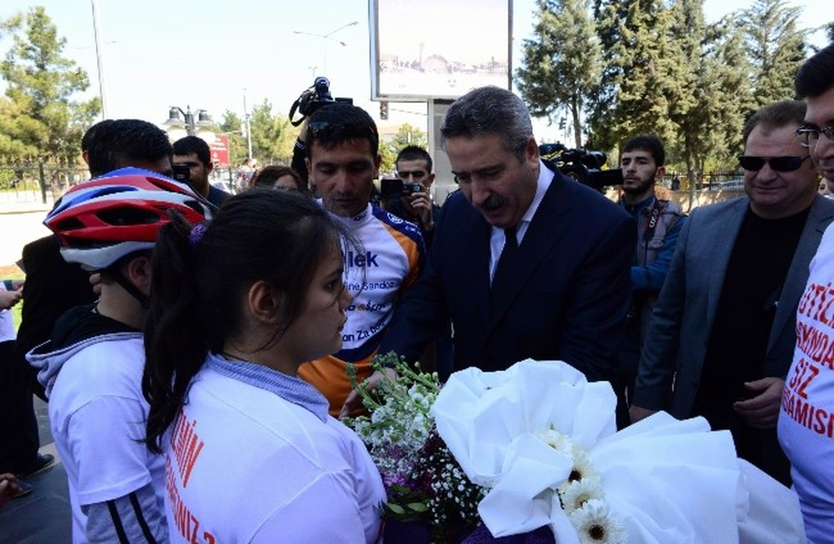 Otizmli Çocuklar Vali Kıraç\'ı Ziyaret Etti