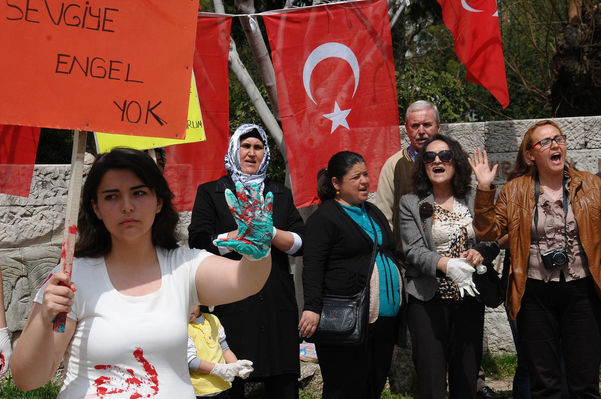 Renkli Ellerle Otizme Dikkati Çekmeye Çalıştılar