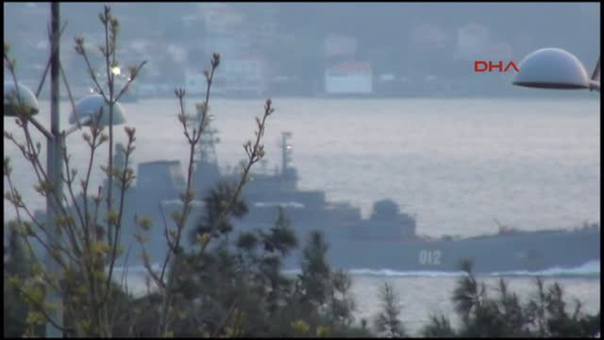 Rus Savaş Gemileri Çanakkale Boğazı\'ndan Geçti