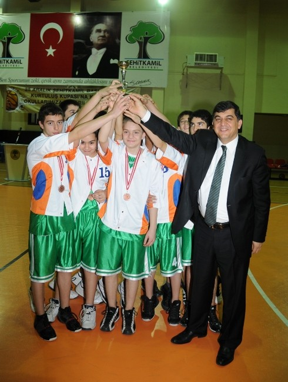 Şehitkamil\'den Gençlere Yeni Spor Salonu Müjdesi