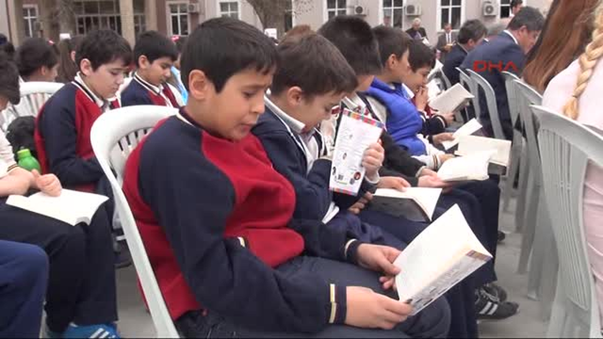 Tokat\'ta Keman Eşliğinde Kitap Okudular