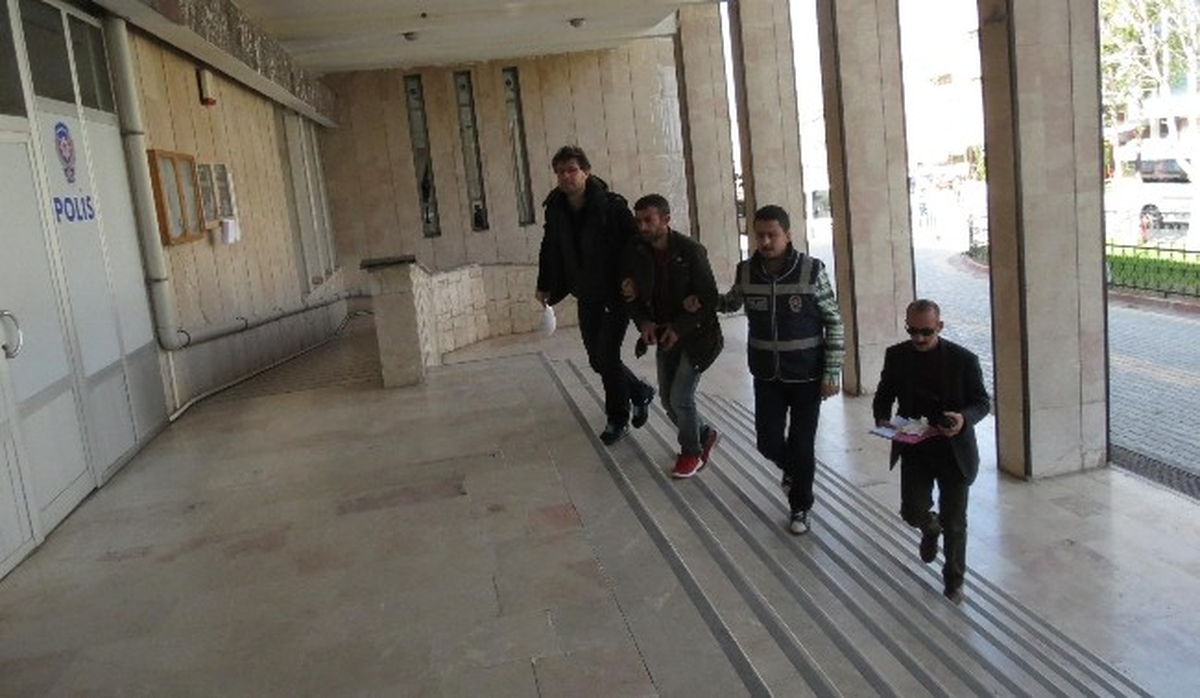 Toprağa Gömülmüş Sandık İçinde 48 Kilo Esrar Bulundu