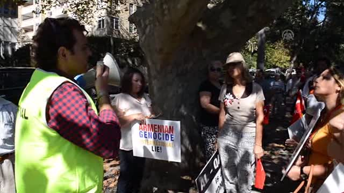 Türkiye\'nin Sydney Başkonsolosluğu önünde gösteri