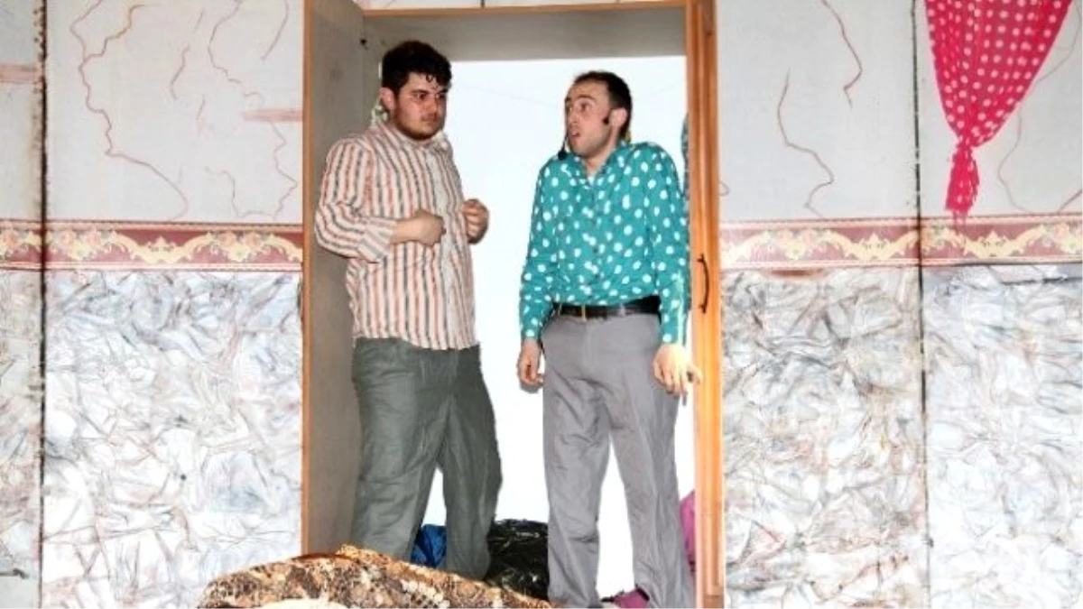 Yerköy\'de Entrikalı Dolap Komedisi Sahnelendi