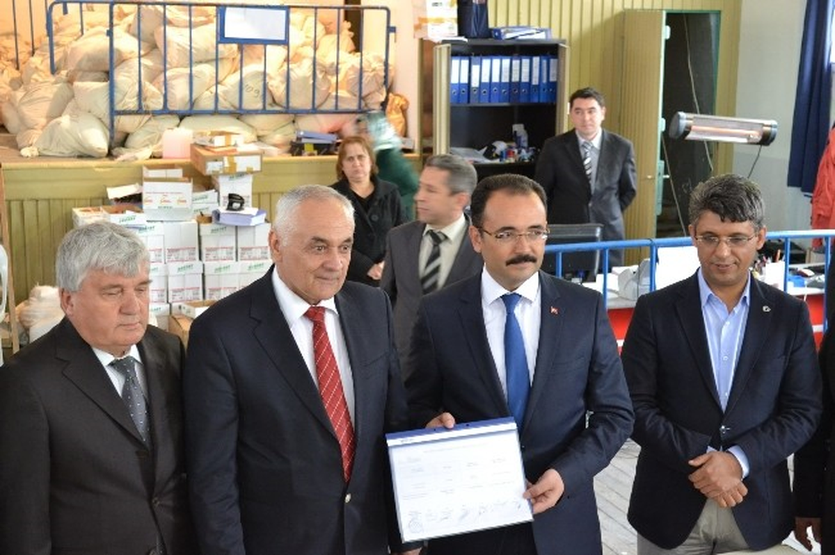 Uşak\'ın Yeni Başkanı Nurullah Cahan Mazbatasını Aldı