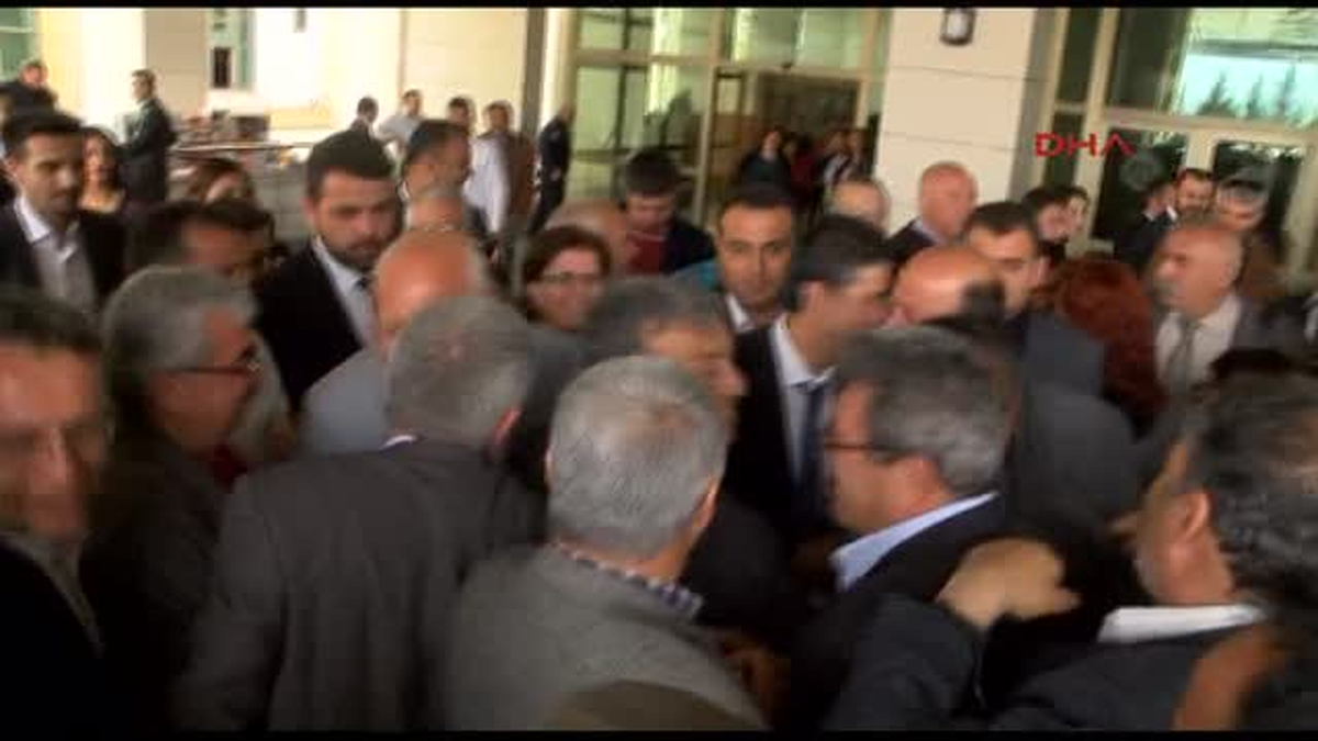 Antalya\'da CHP\'li Uysal ve Genç Mazbatalarını Aldı