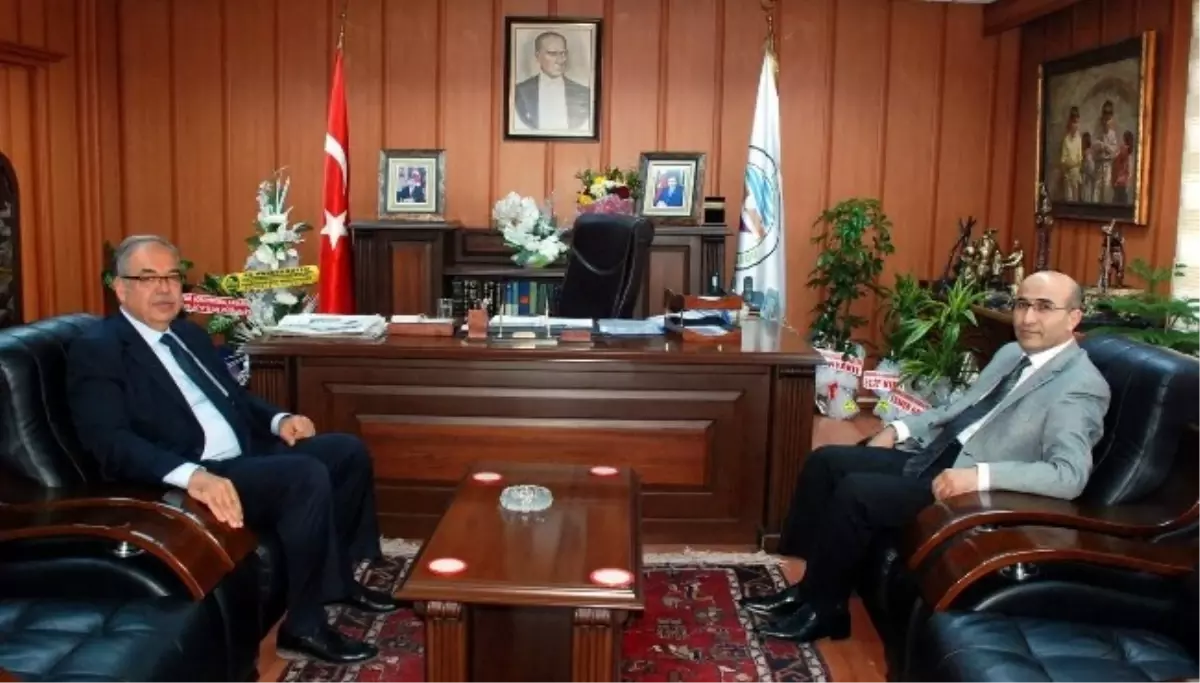 Vali Demirtaş'tan Belediye Başkanı Kutlu'ya Tebrik Ziyareti