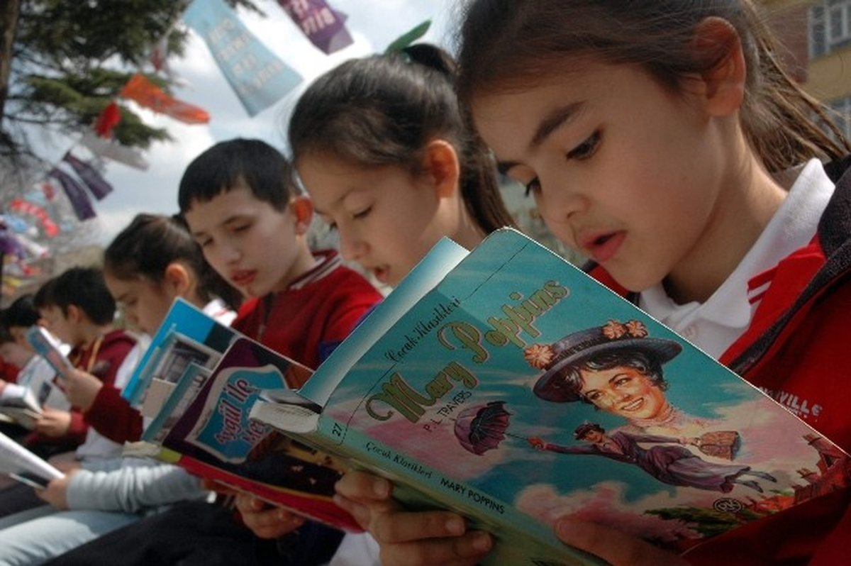 Vali Vatandaşlarla Kitap Okudu