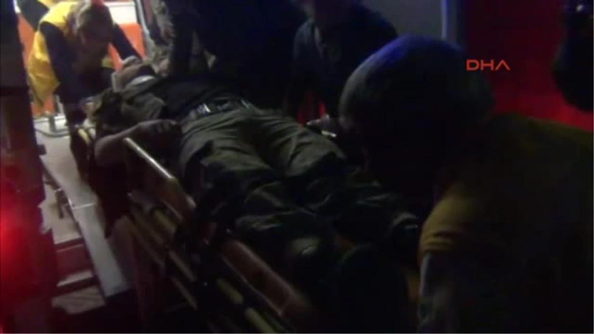 Van\'da Askeri Araç Kaza Yaptı: 13 Asker Yaralandı