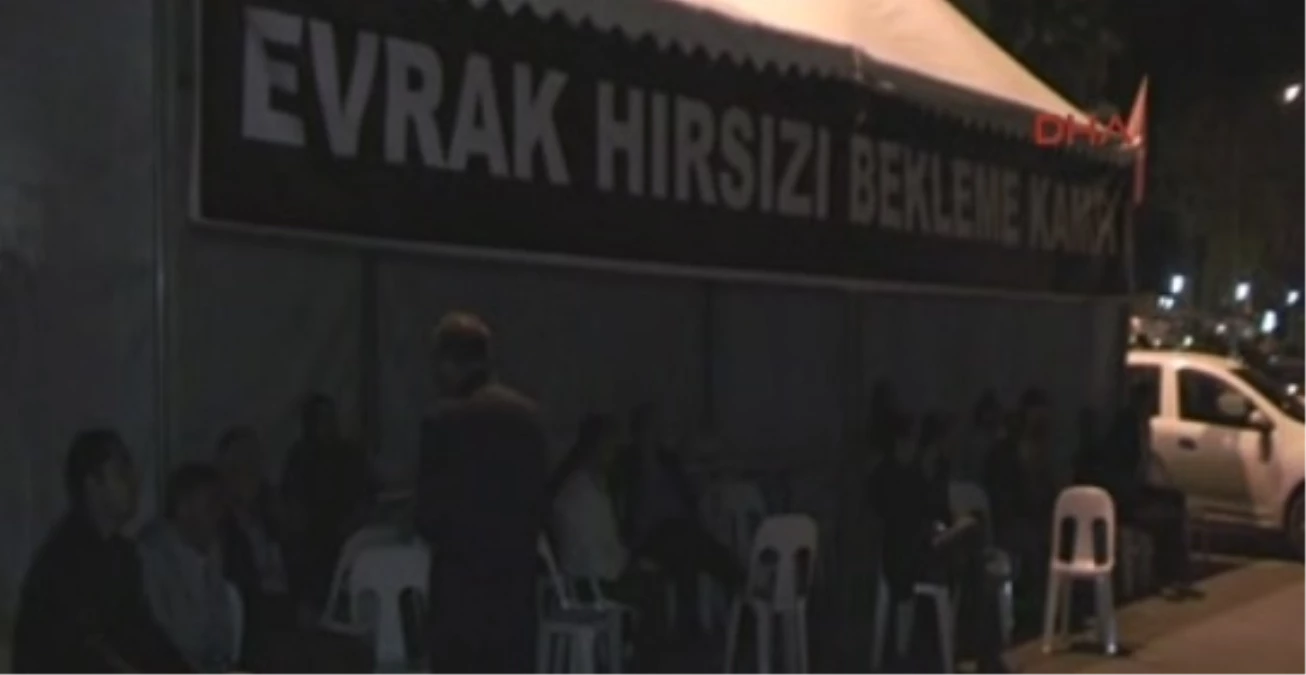 AK Parti\'den "Evrak Hırsızı Bekleme Kampı" Çadırı