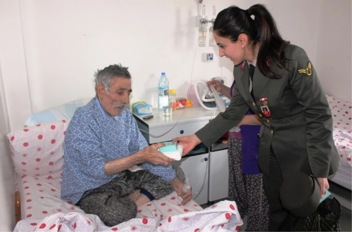 Aksaray\'da Jandarmadan Hastalara Ziyaret